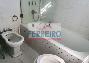 Hermoso Triplex en Calle rotonda